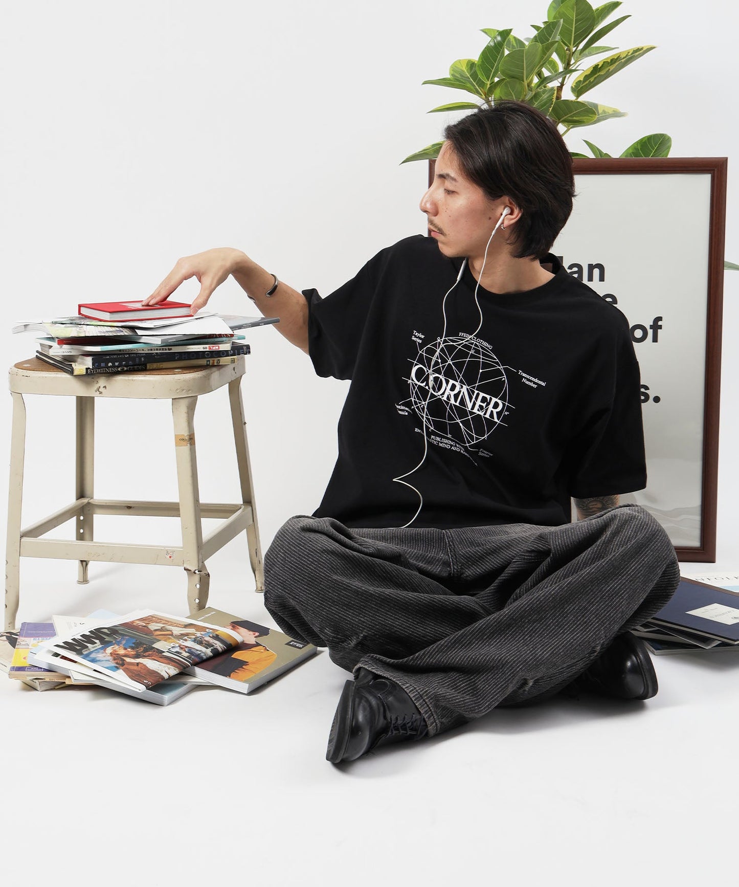 サークルアート線画プリントTシャツ / 男女兼用 レギュラーサイズ ワンポイント シンプル アートT ブラック