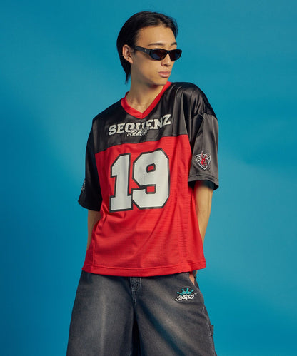 SQNZ FOOTBALL CLUB T-SHIRTS / ゲームシャツ 半袖 ブロークコア Vネック 刺繍 レッド