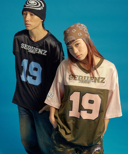 SQNZ FOOTBALL CLUB T-SHIRTS / ゲームシャツ 半袖 ブロークコア Vネック 刺繍 ブラック