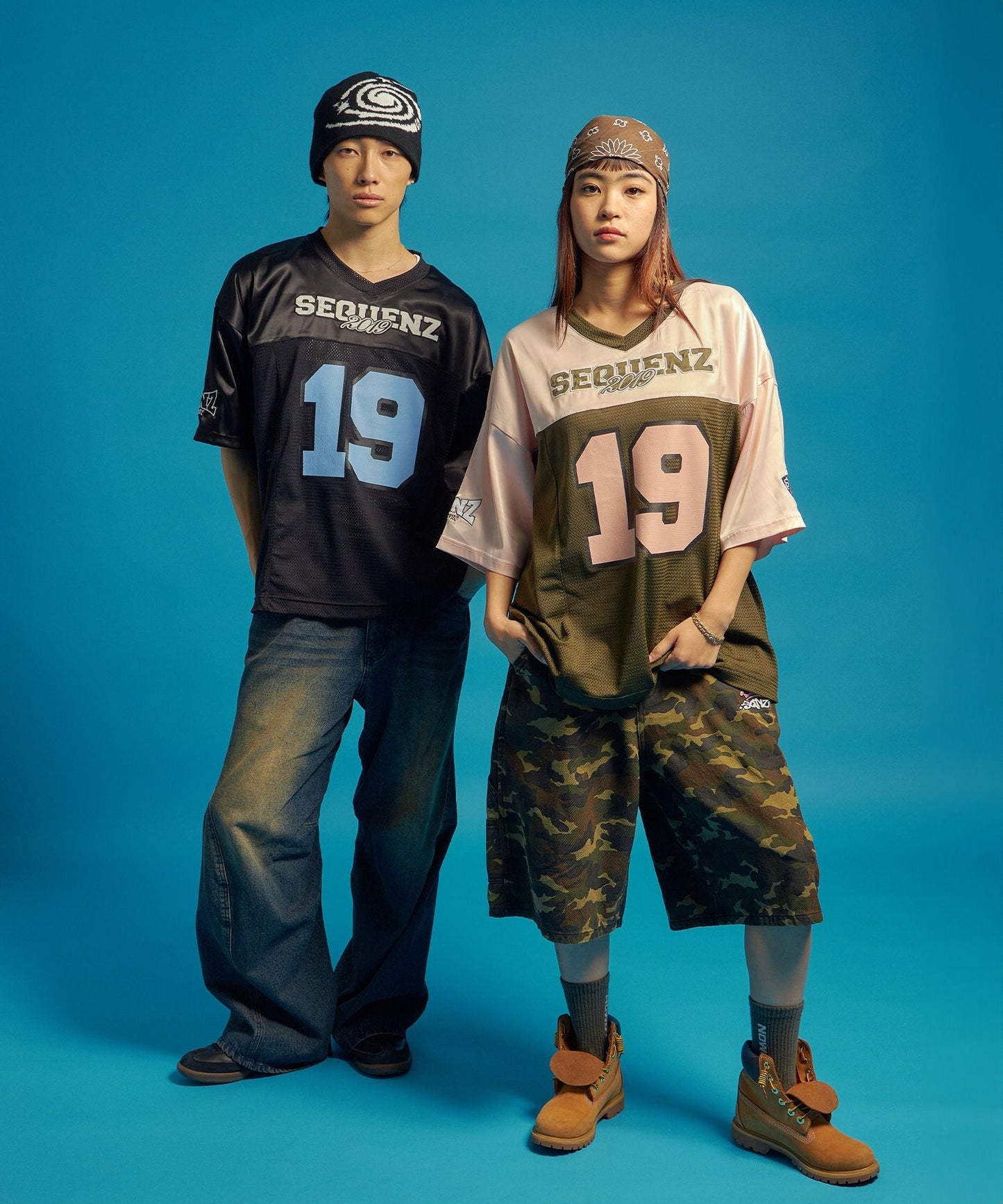 SQNZ FOOTBALL CLUB T-SHIRTS / ゲームシャツ 半袖 ブロークコア Vネック 刺繍 ブラック