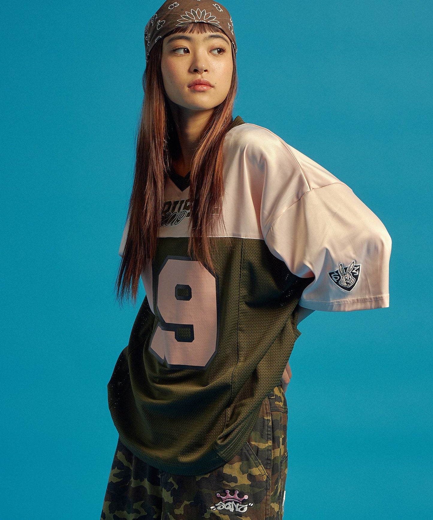 SQNZ FOOTBALL CLUB T-SHIRTS / ゲームシャツ 半袖 ブロークコア Vネック 刺繍 カーキ