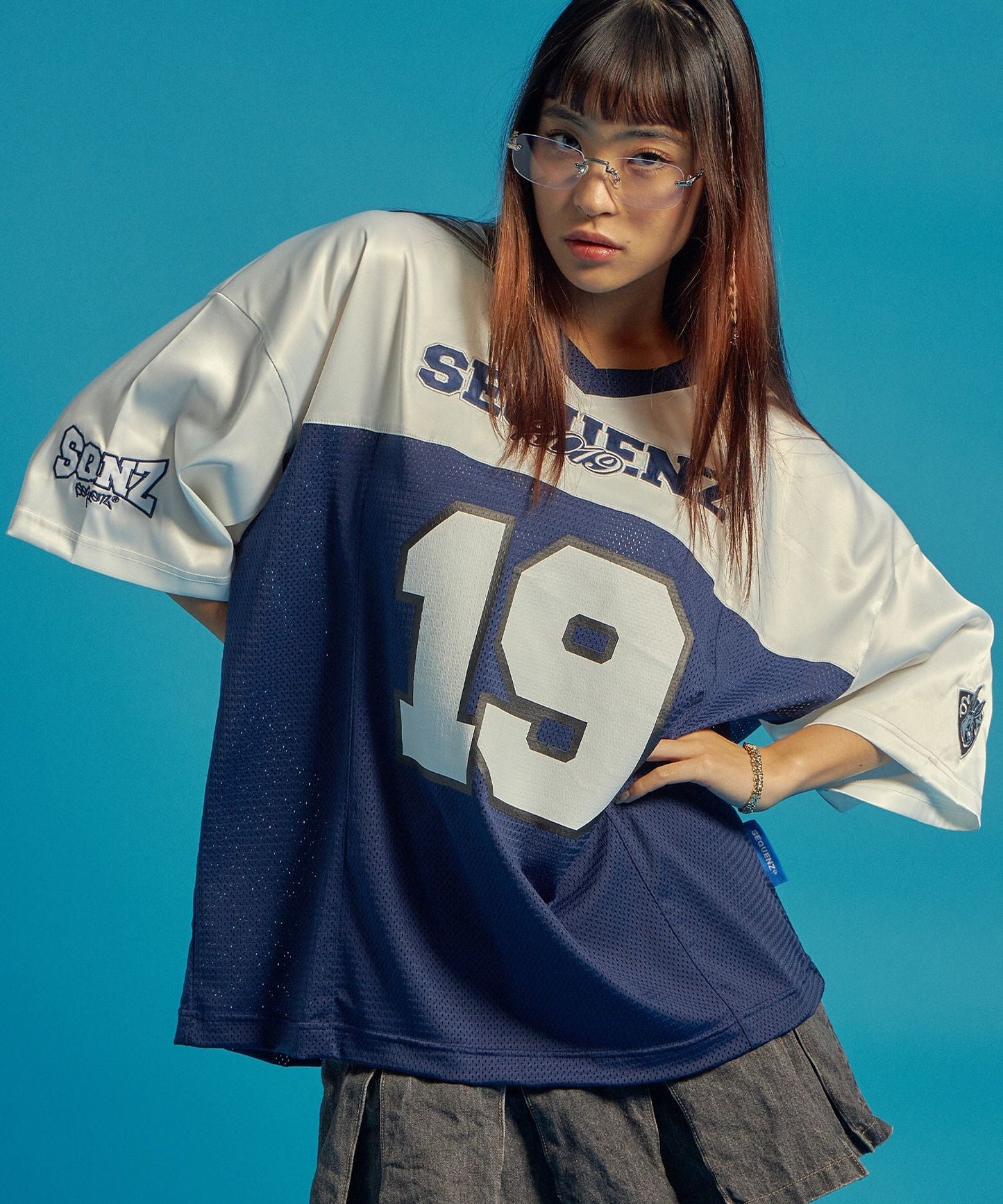 SQNZ FOOTBALL CLUB T-SHIRTS / ゲームシャツ 半袖 ブロークコア Vネック 刺繍 ネイビー