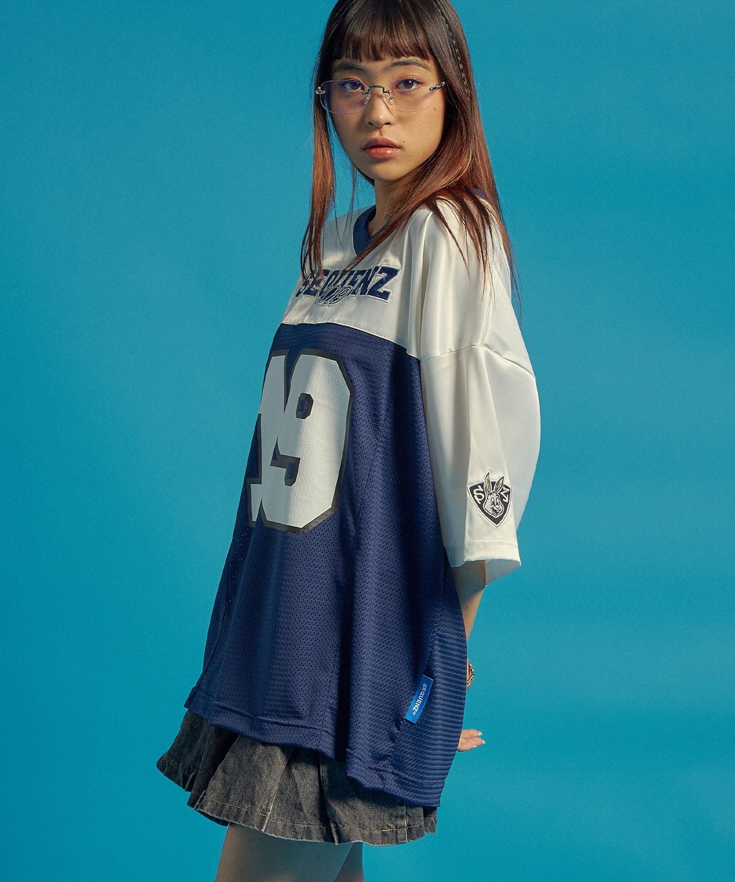 SQNZ FOOTBALL CLUB T-SHIRTS / ゲームシャツ 半袖 ブロークコア Vネック 刺繍 ネイビー