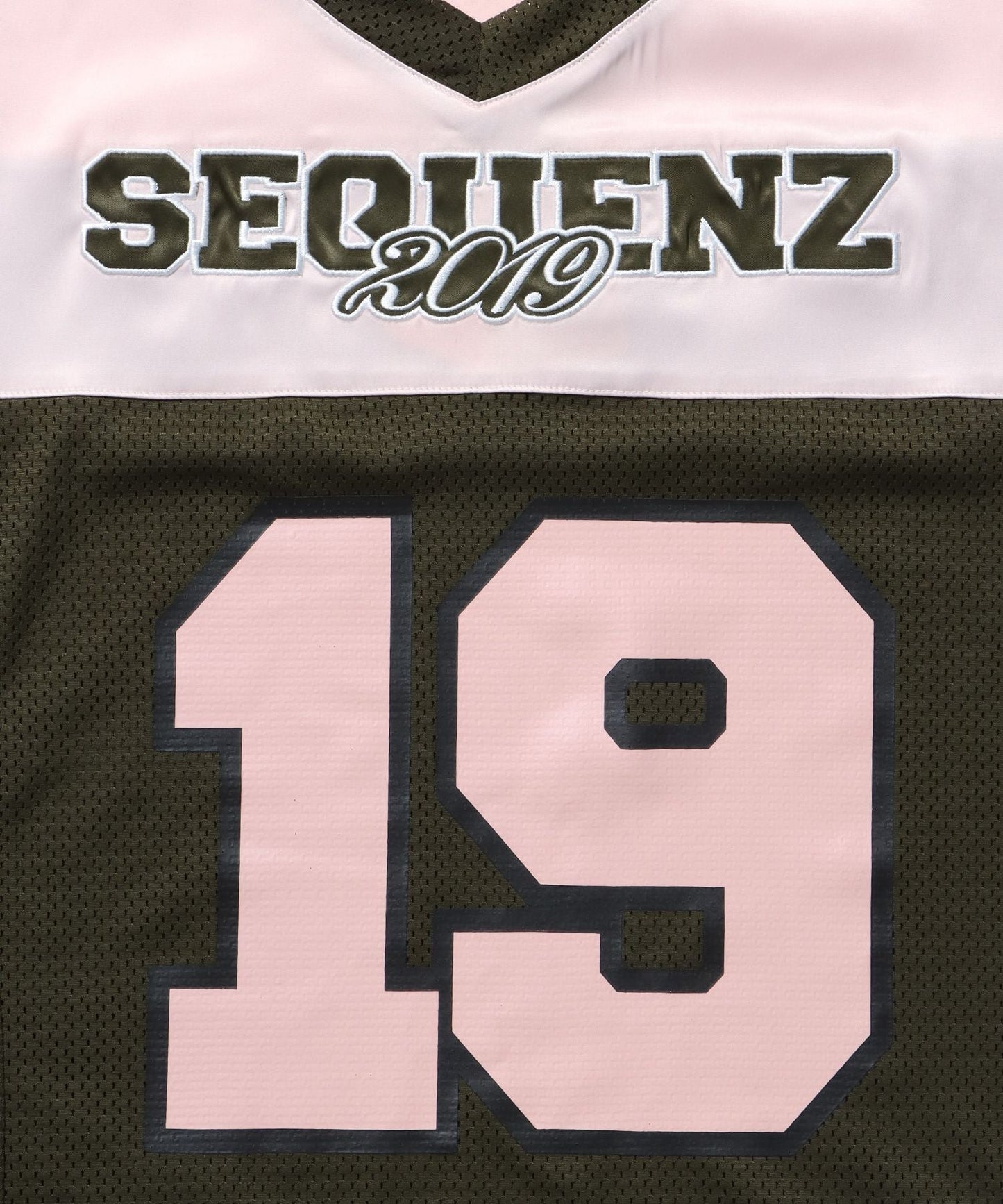 SQNZ FOOTBALL CLUB T-SHIRTS / ゲームシャツ 半袖 ブロークコア Vネック 刺繍 カーキ