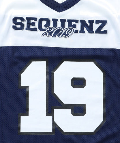 SQNZ FOOTBALL CLUB T-SHIRTS / ゲームシャツ 半袖 ブロークコア Vネック 刺繍 ネイビー