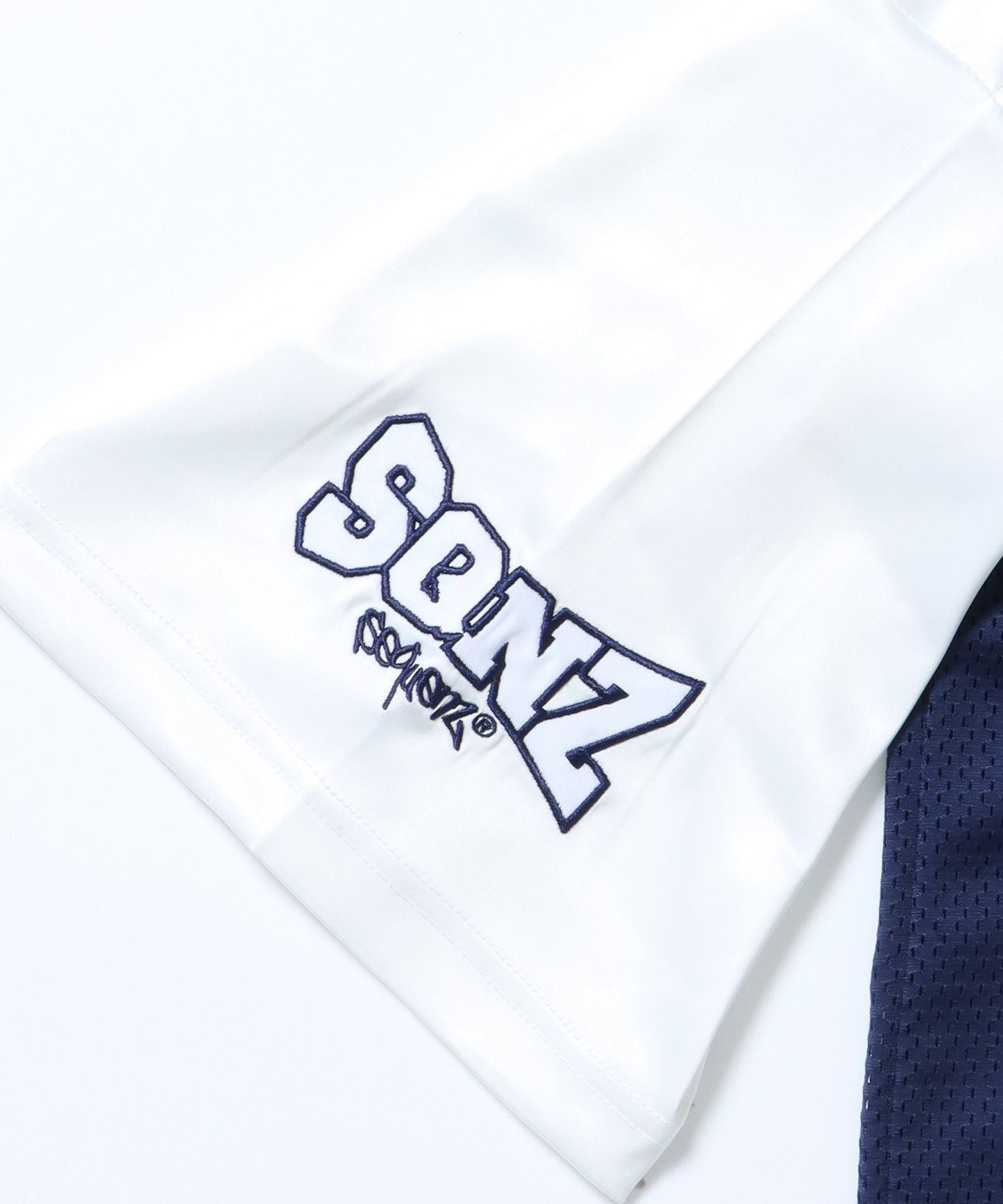 SQNZ FOOTBALL CLUB T-SHIRTS / ゲームシャツ 半袖 ブロークコア Vネック 刺繍 ネイビー