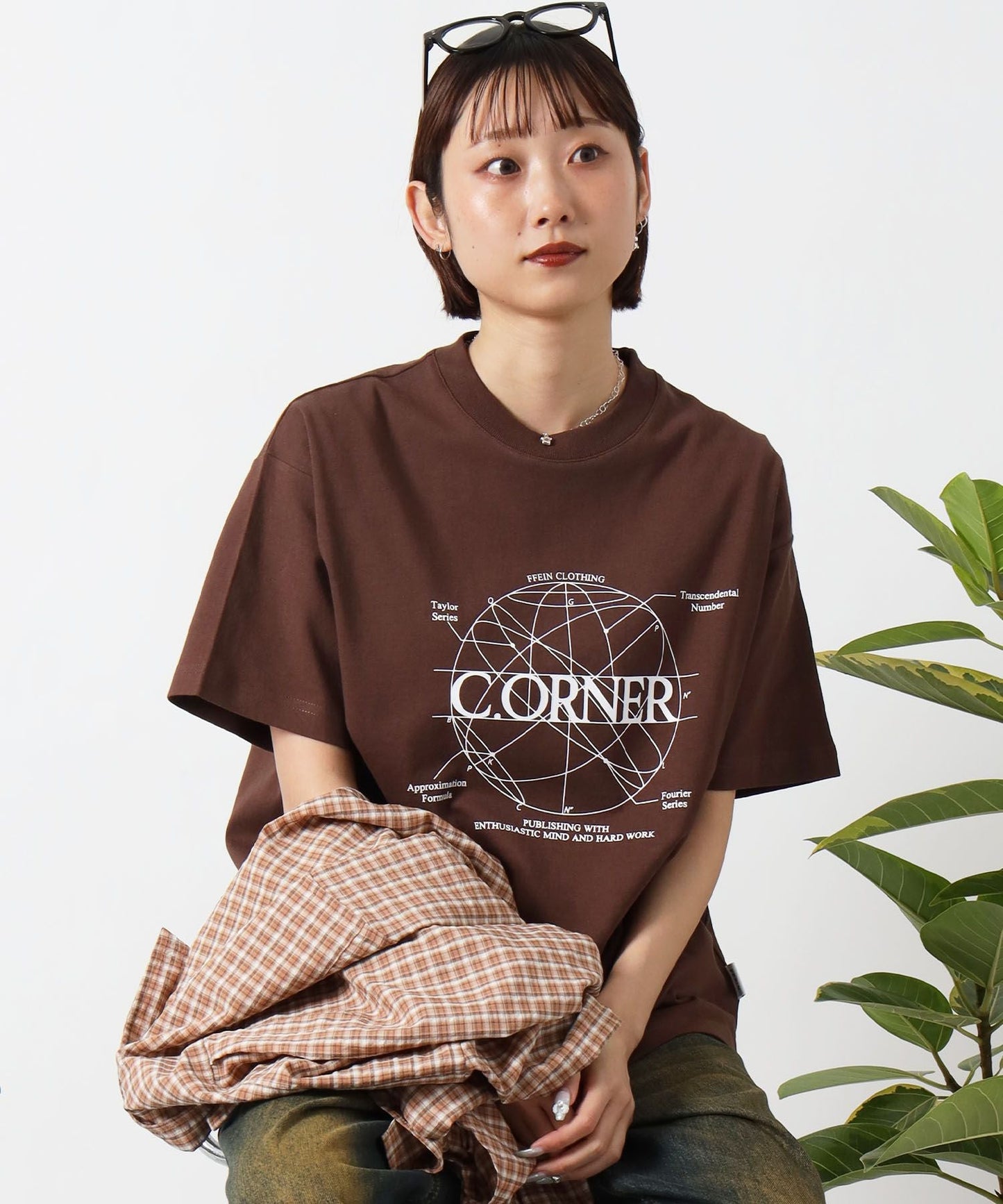 サークルアート線画プリントTシャツ / 男女兼用 レギュラーサイズ ワンポイント シンプル アートT ブラウン