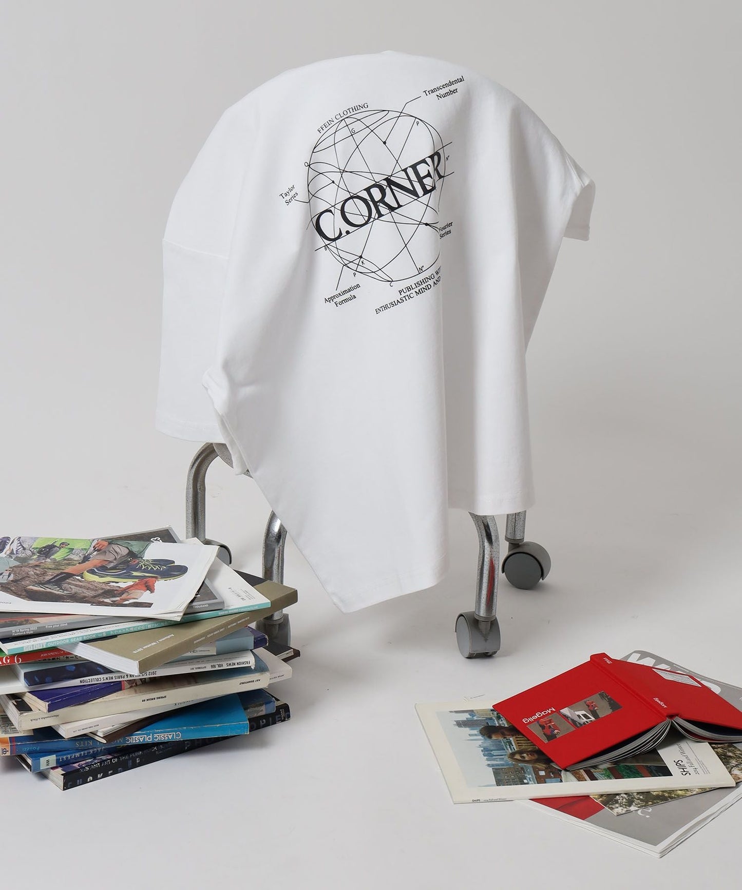 サークルアート線画プリントTシャツ / 男女兼用 レギュラーサイズ ワンポイント シンプル アートT ホワイト