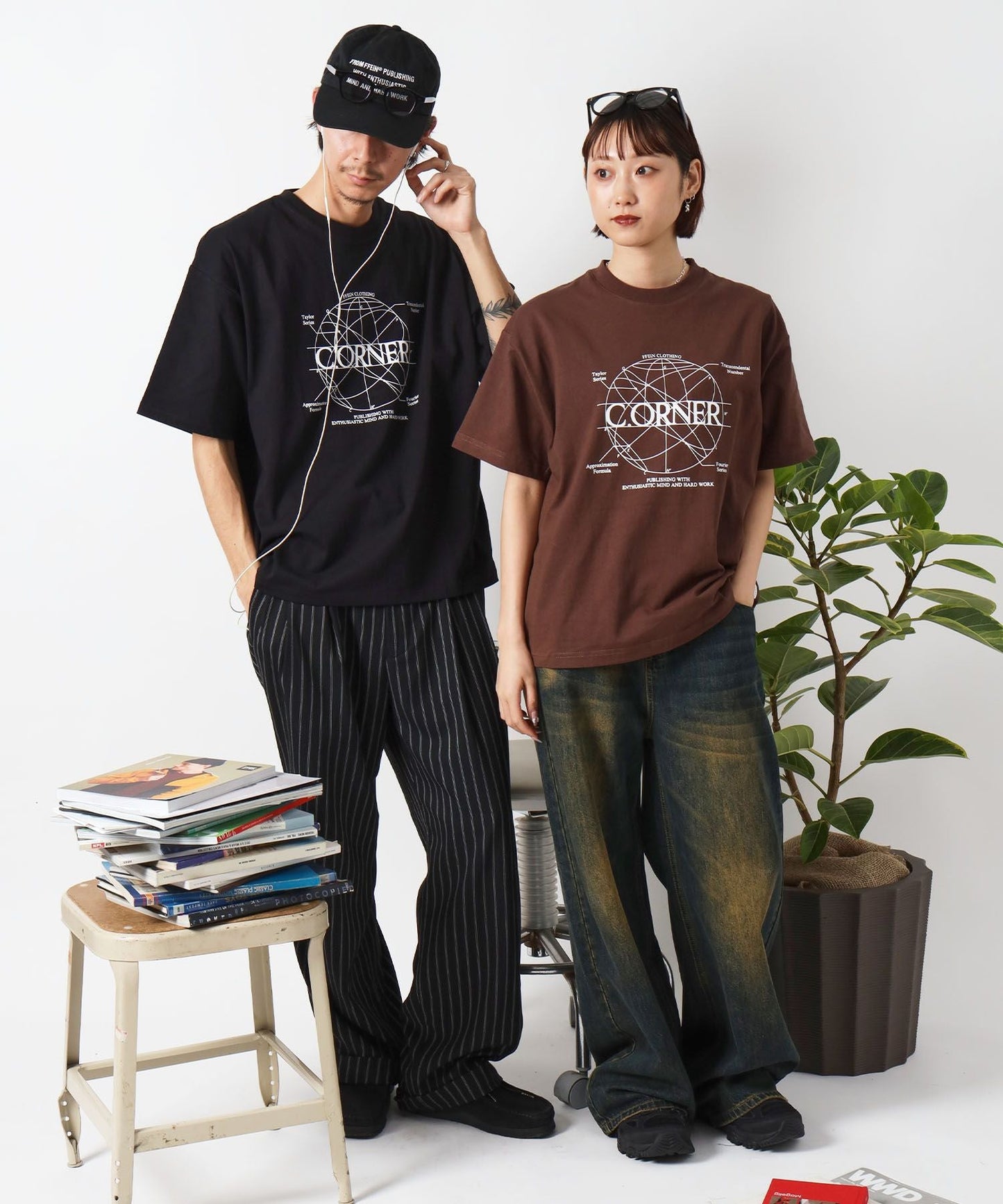 サークルアート線画プリントTシャツ / 男女兼用 レギュラーサイズ ワンポイント シンプル アートT ブラック