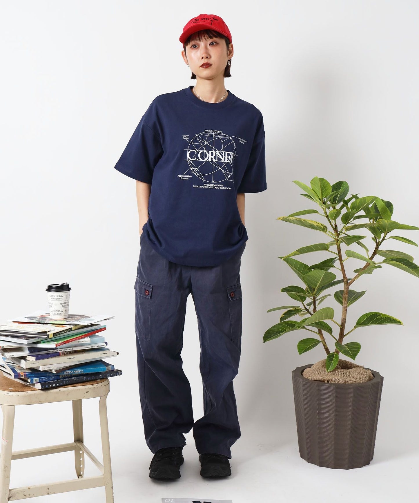 サークルアート線画プリントTシャツ / 男女兼用 レギュラーサイズ ワンポイント シンプル アートT ネイビー