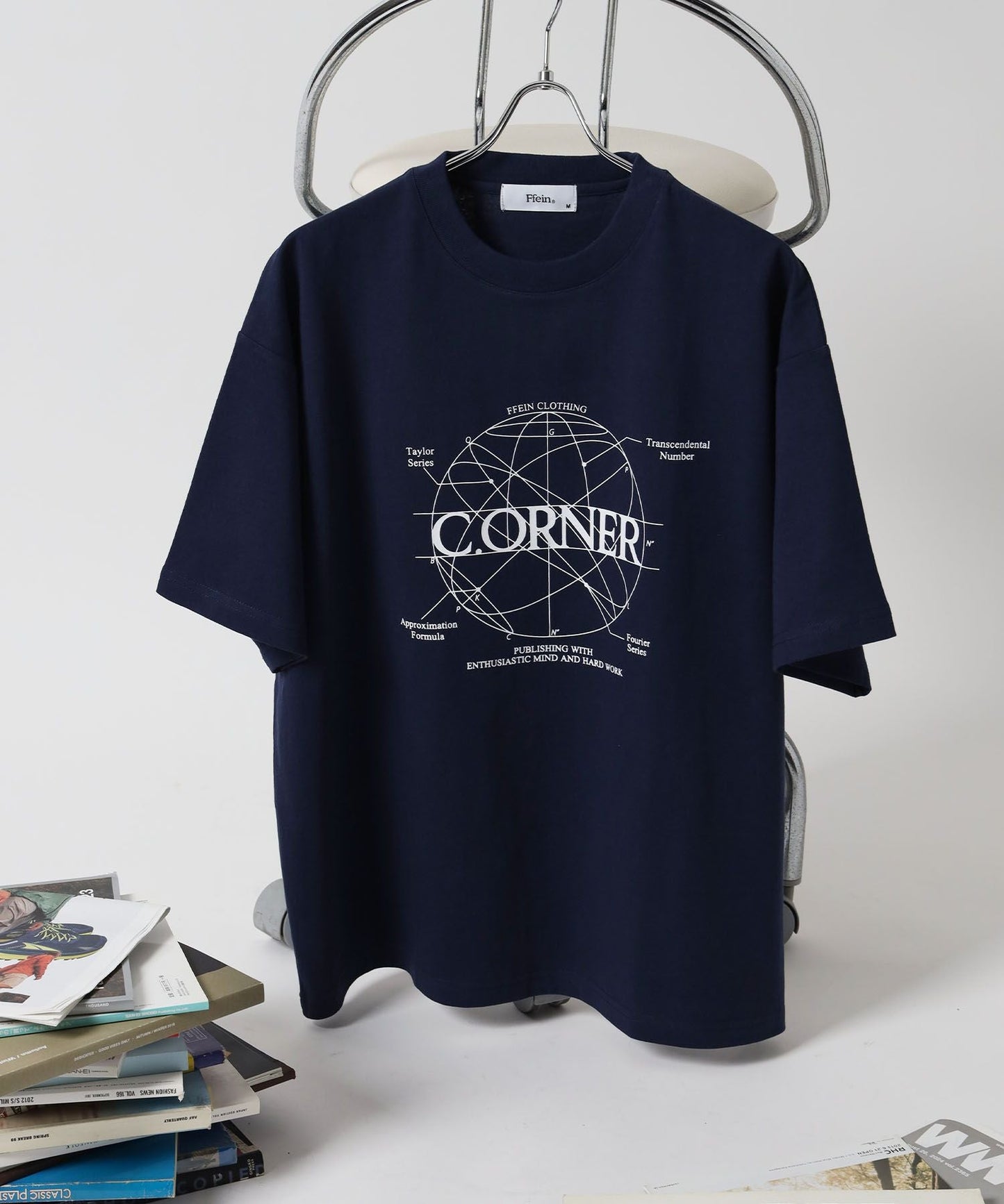 サークルアート線画プリントTシャツ / 男女兼用 レギュラーサイズ ワンポイント シンプル アートT ネイビー